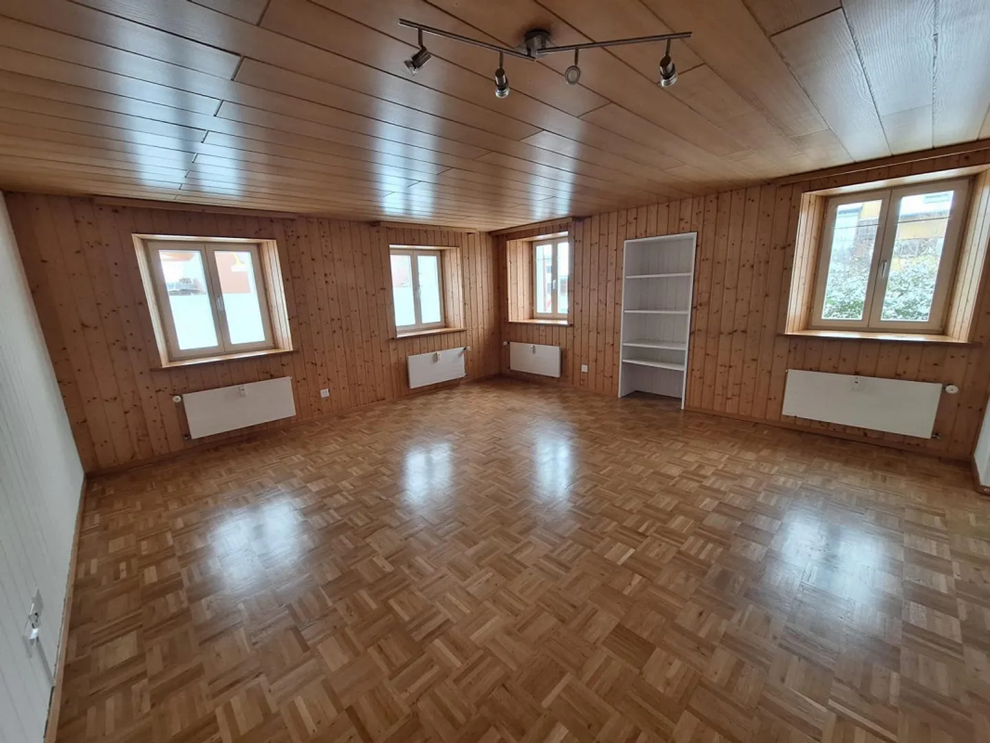 Appartamento luminoso al piano terra con area giardino e posto auto a Malters - Foto 18 di 23