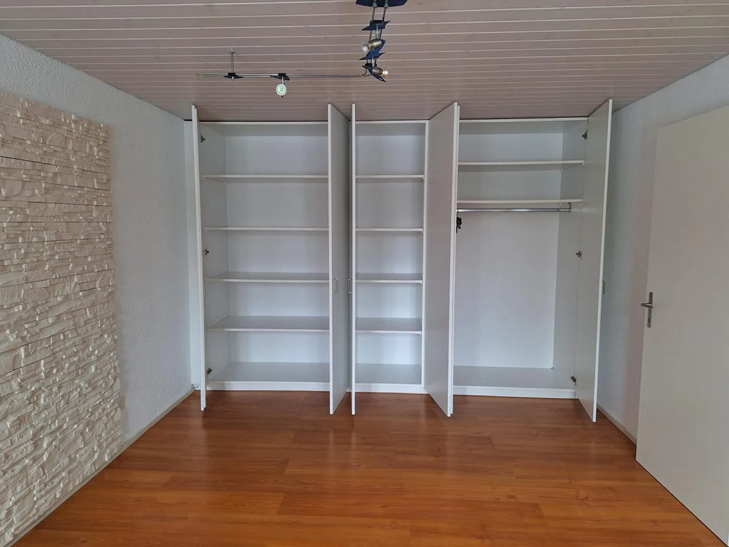 Appartamento luminoso al piano terra con area giardino e posto auto a Malters - Foto 19 di 23