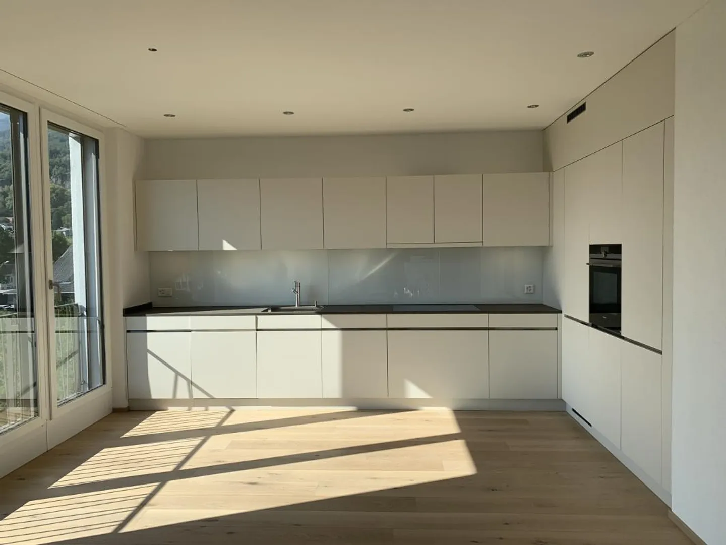 Appartement moderne de 2,5 pièces dans le parc unique de Linden - Photo 1 sur 9