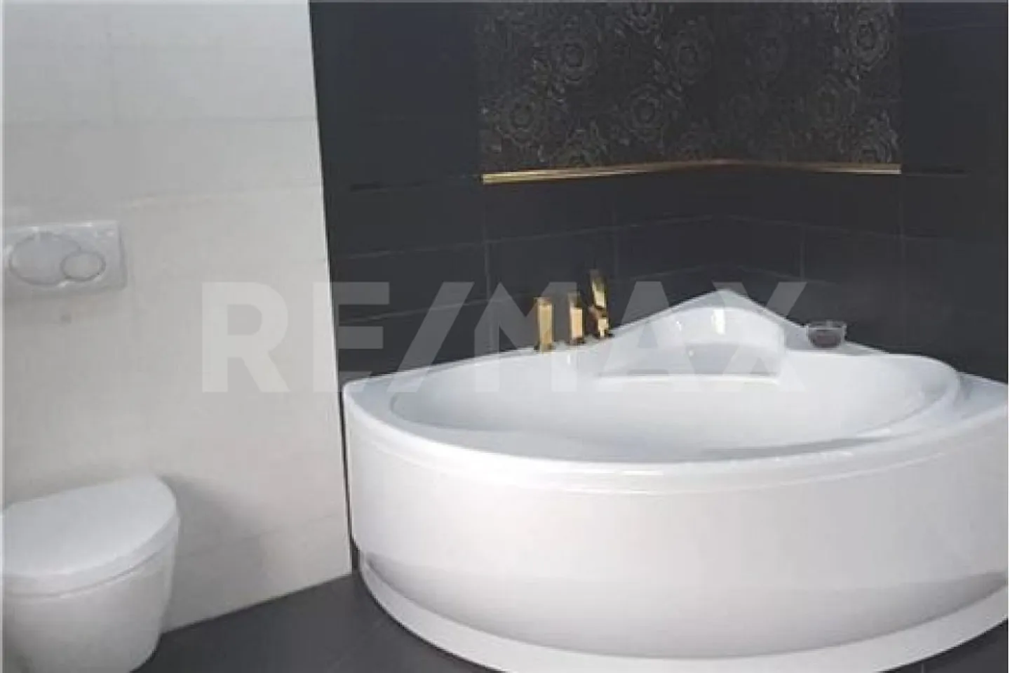 Dream Villa in Brissago: A Paradise on Lake Maggiore - Photo 9 of 13