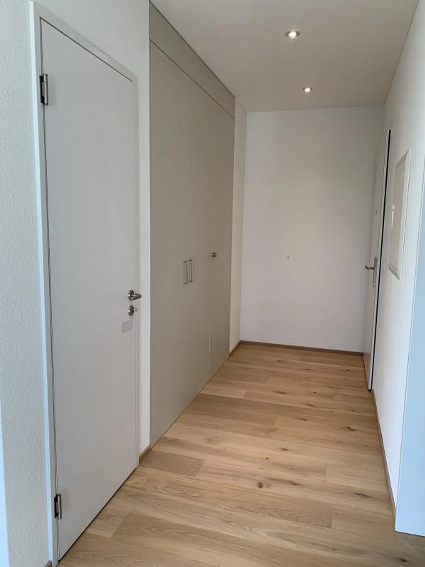 Appartement moderne de 2,5 pièces dans le parc unique de Linden - Photo 3 sur 9