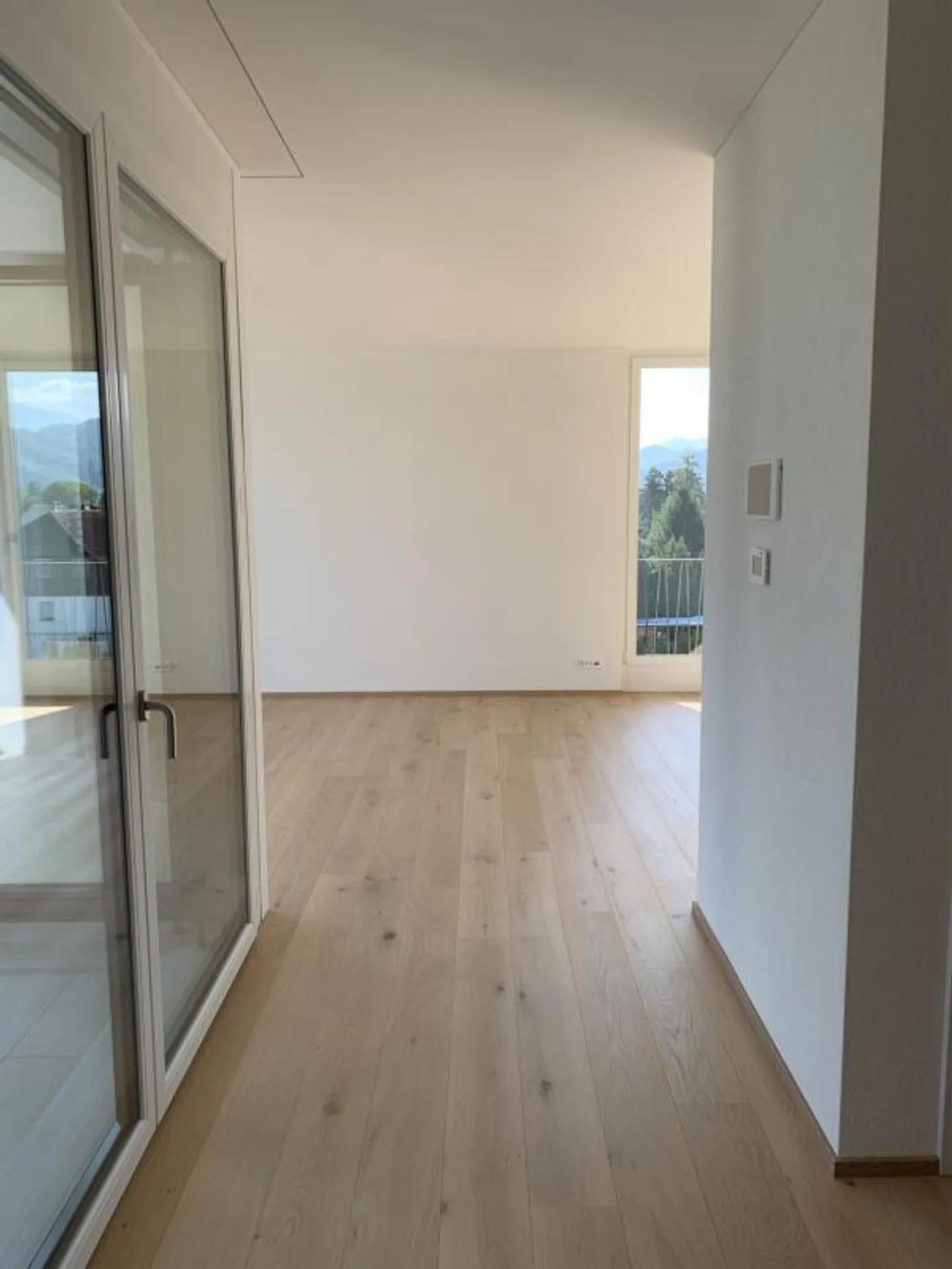 Appartement moderne de 2,5 pièces dans le parc unique de Linden - Photo 4 sur 9