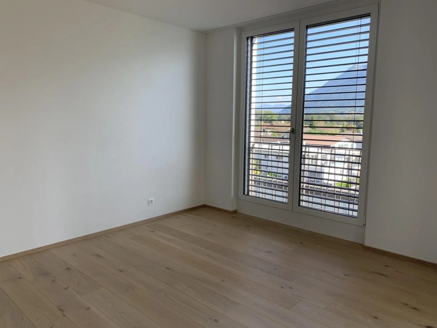 Appartement moderne de 2,5 pièces dans le parc unique de Linden - Photo 5 sur 9