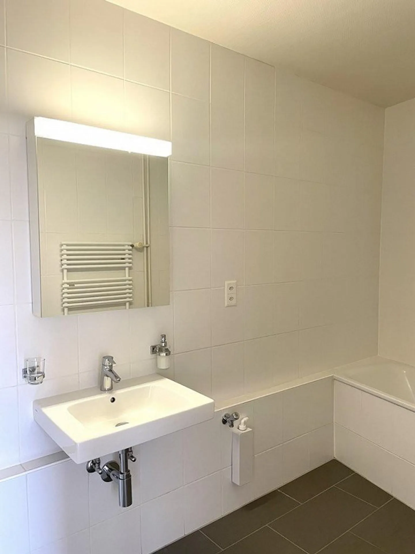 In der Nähe des Flughafens und internationaler Organisationen - Foto 4 von 9