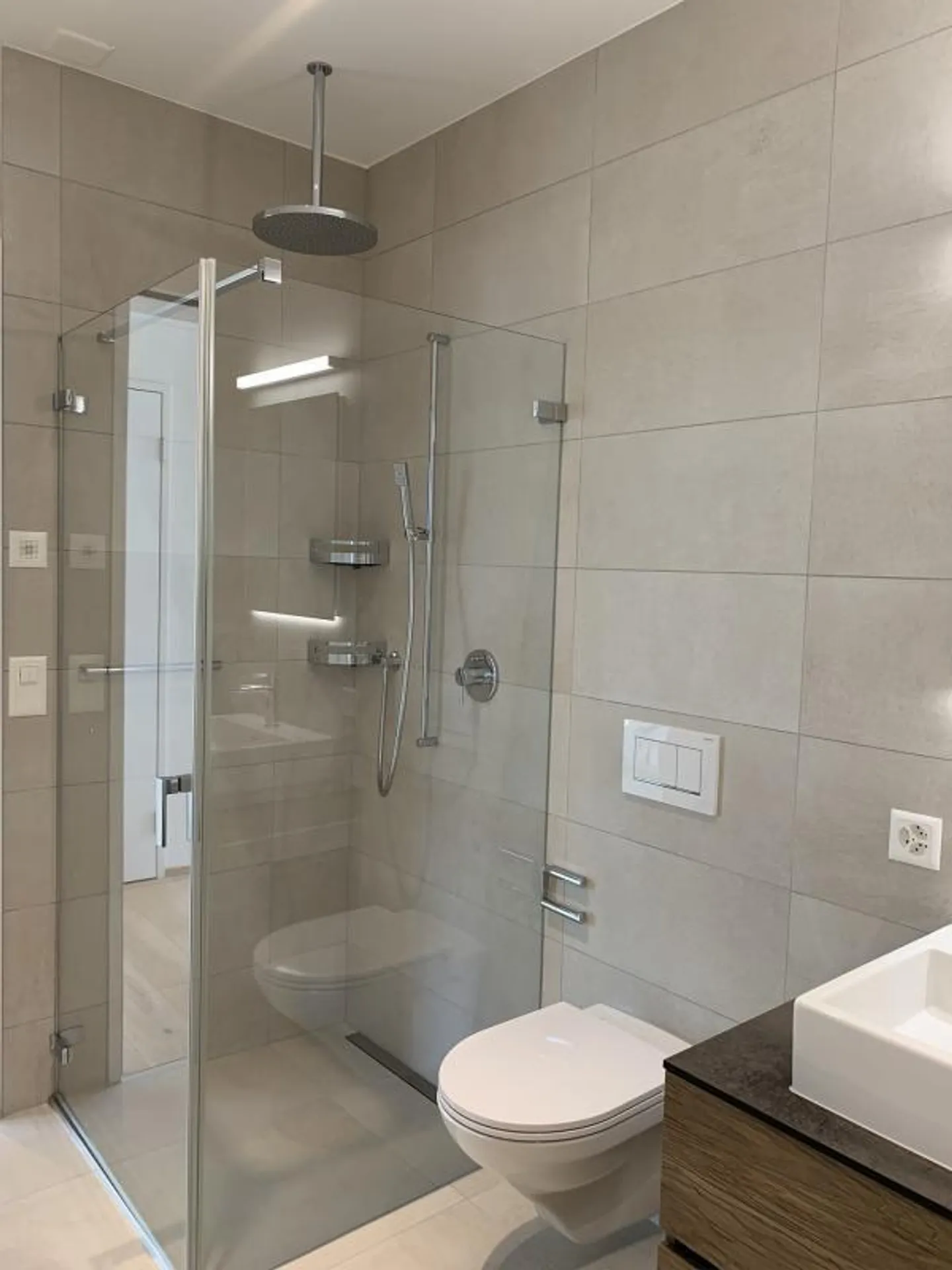 Appartement moderne de 2,5 pièces dans le parc unique de Linden - Photo 8 sur 9
