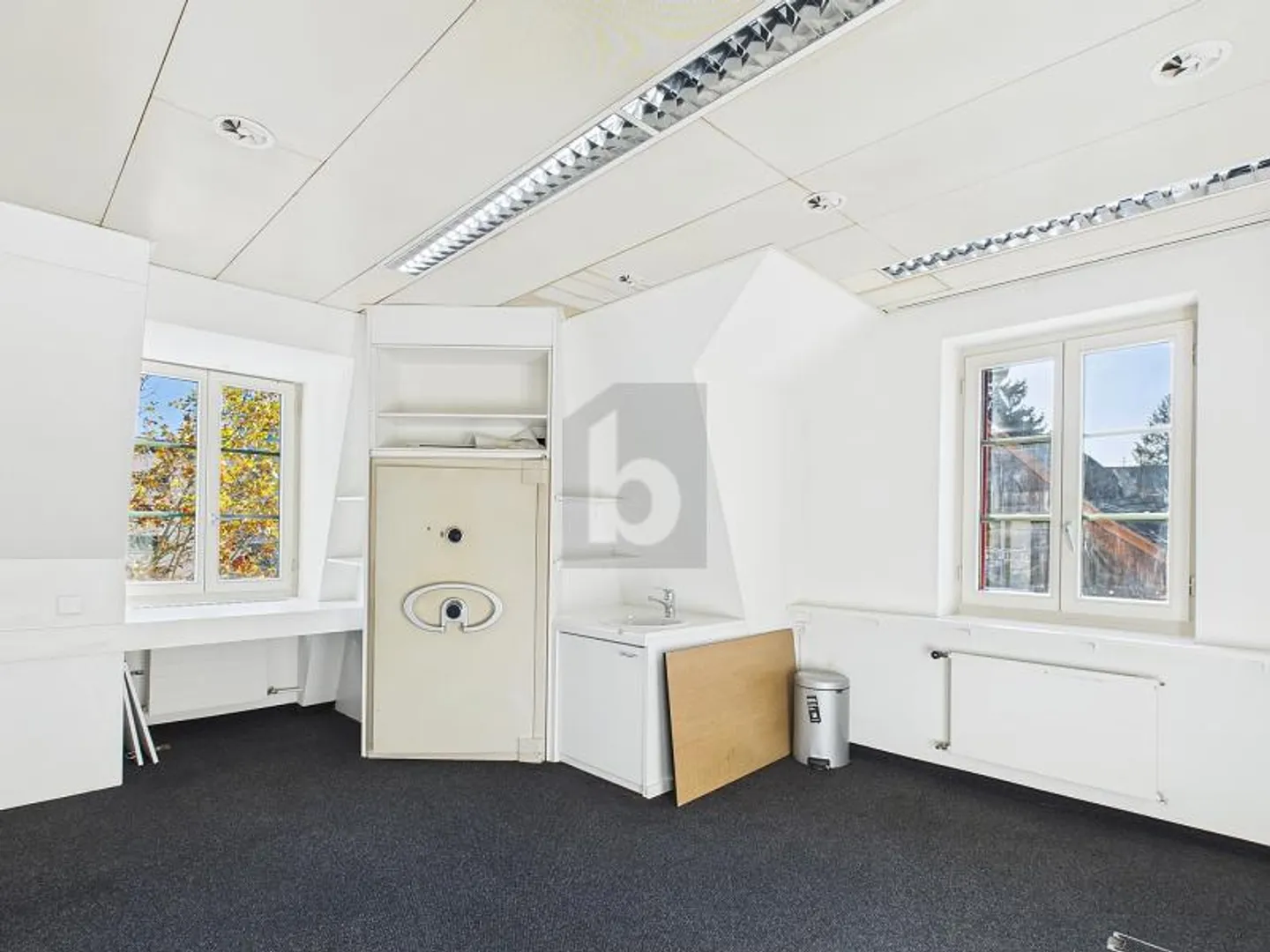 LICHTDURCHFLUTET UND AN PERFEKTER LAGE - Photo 3 of 6