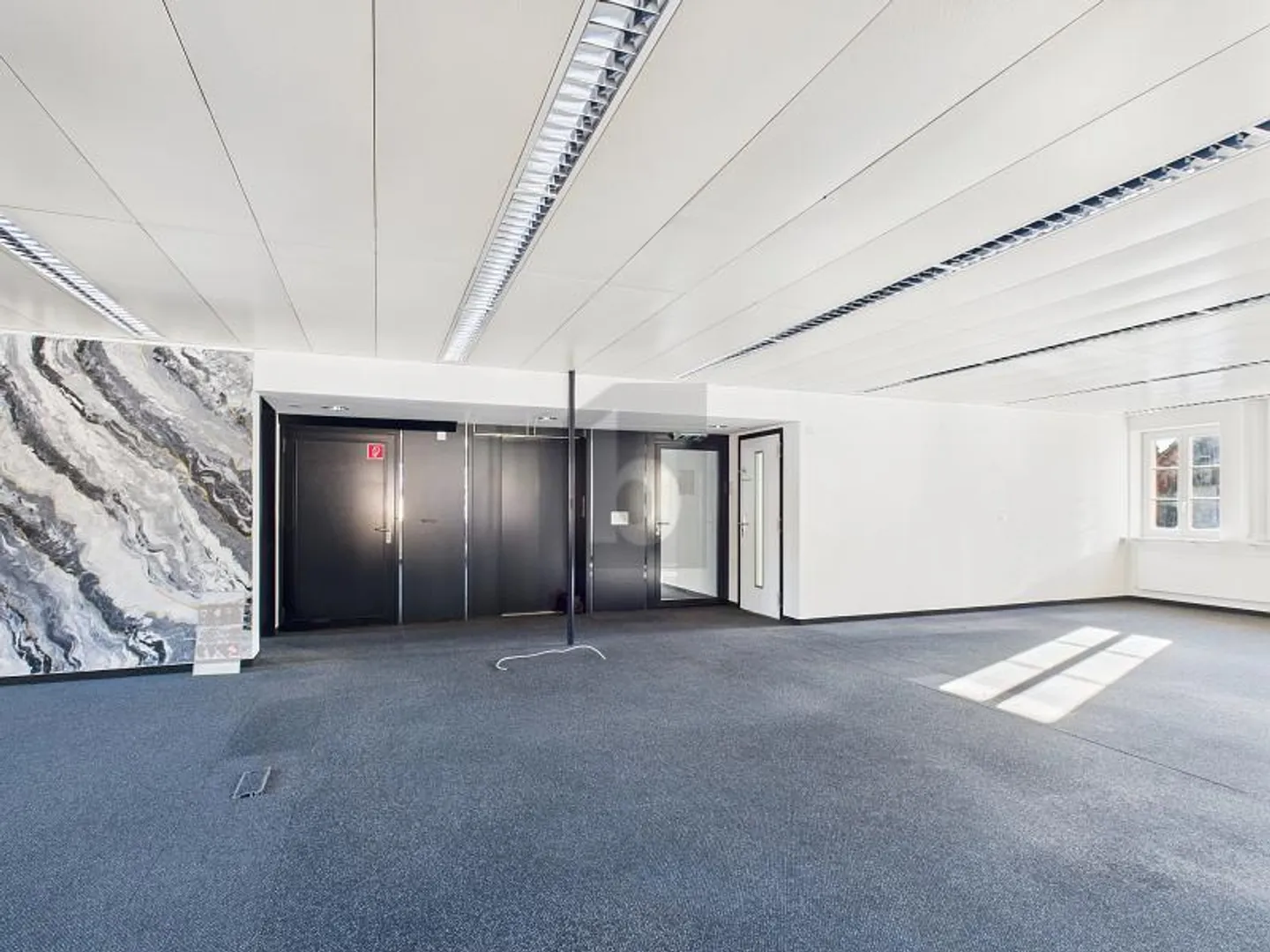 LICHTDURCHFLUTET UND AN PERFEKTER LAGE - Photo 4 of 6