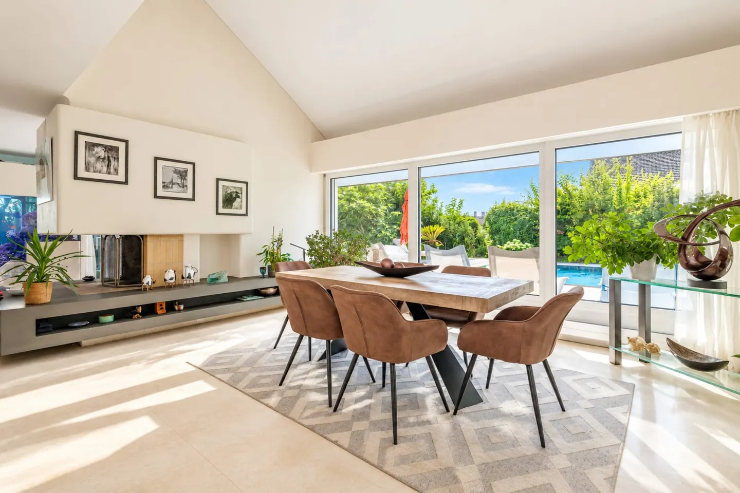 Luxury Home with Lake View - Photo 4 of 8