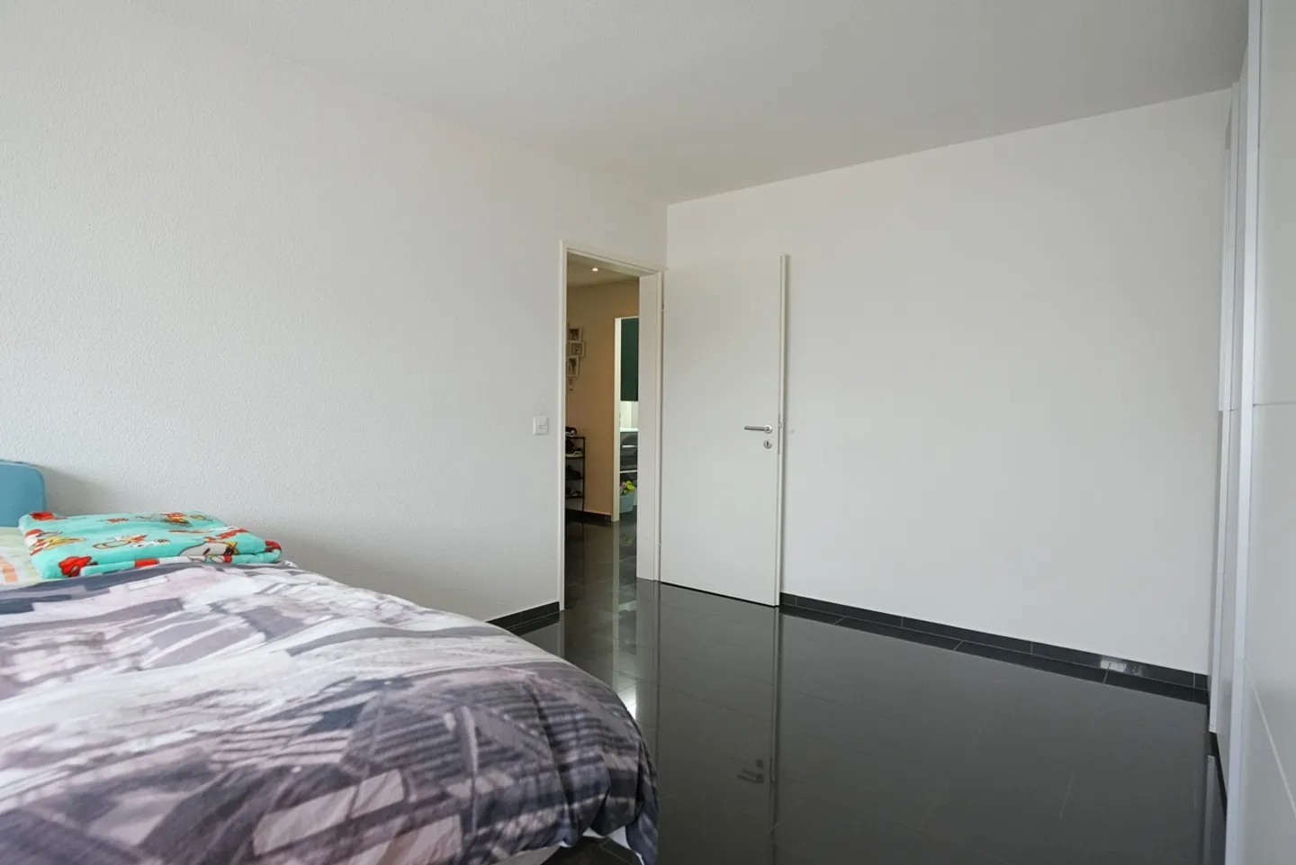 Renovated 5.5 Room Apartment in the Center of Wohlen - Photo 6 of 12