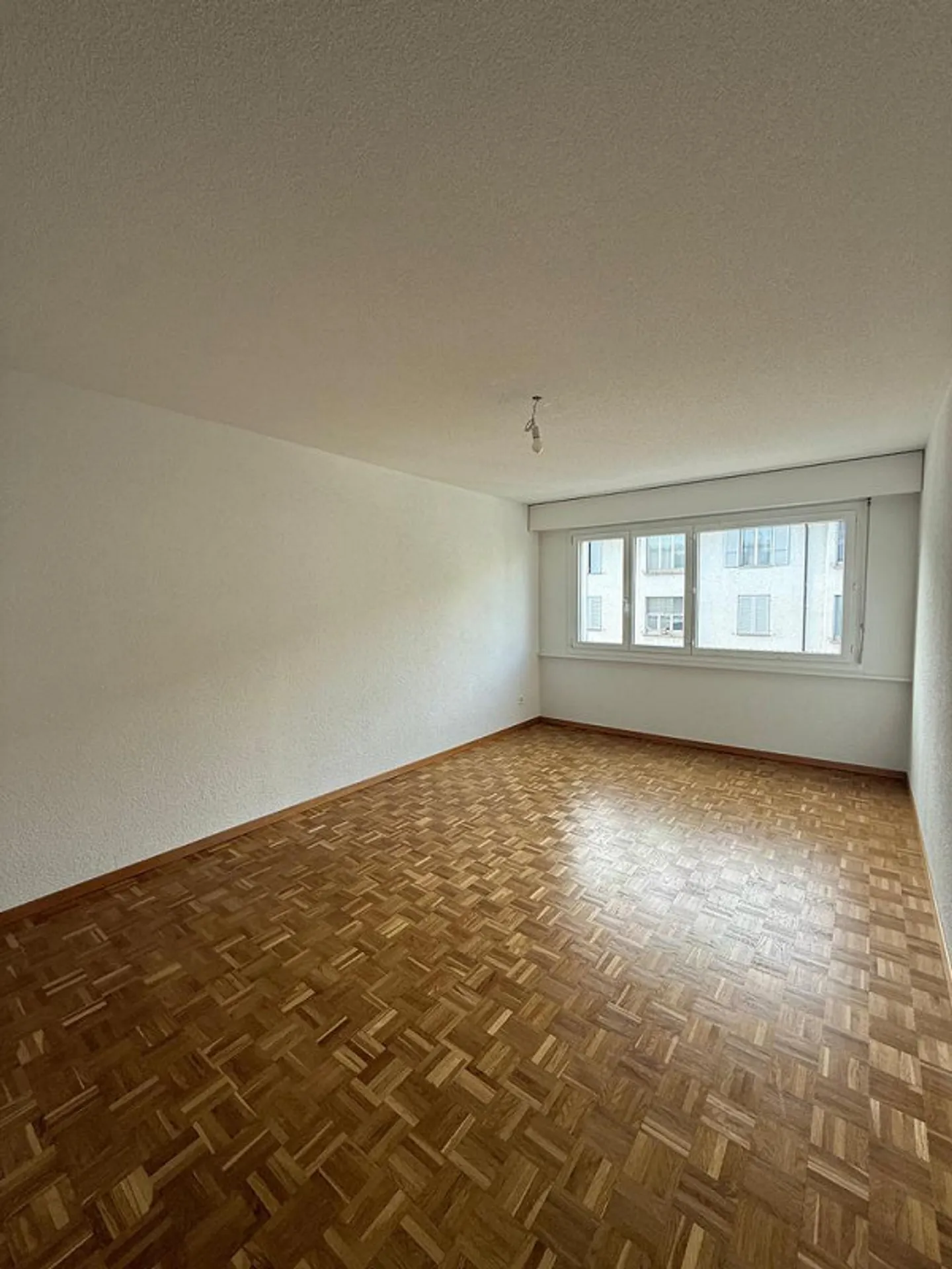 Bright 3.5-room apartment with balcony on the 2nd floor - Photo 5 of 12
