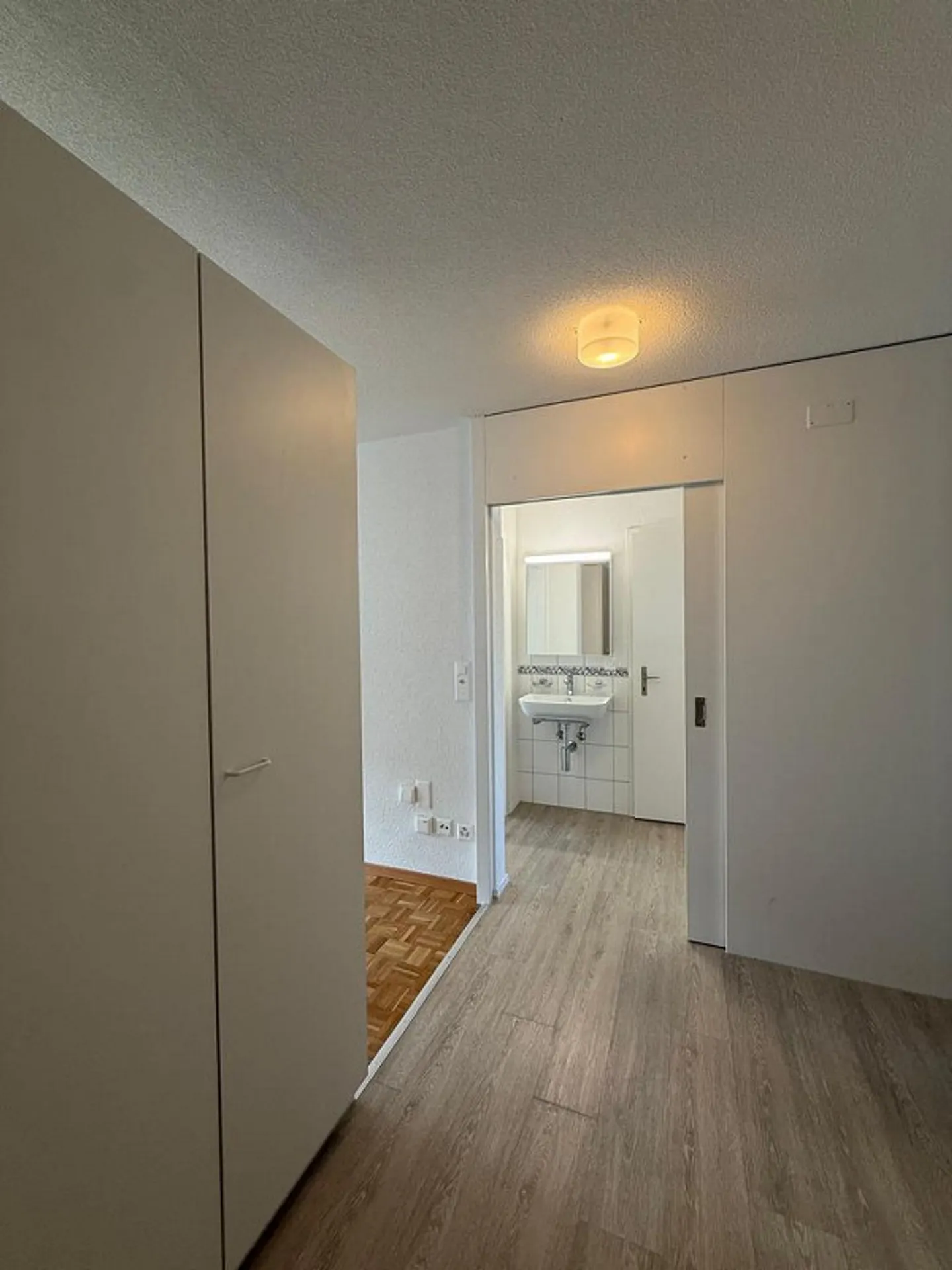 Bright 3.5-room apartment with balcony on the 2nd floor - Photo 8 of 12