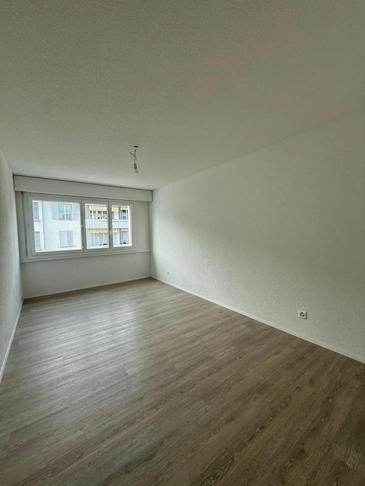 Bright 3.5-room apartment with balcony on the 2nd floor - Photo 9 of 12