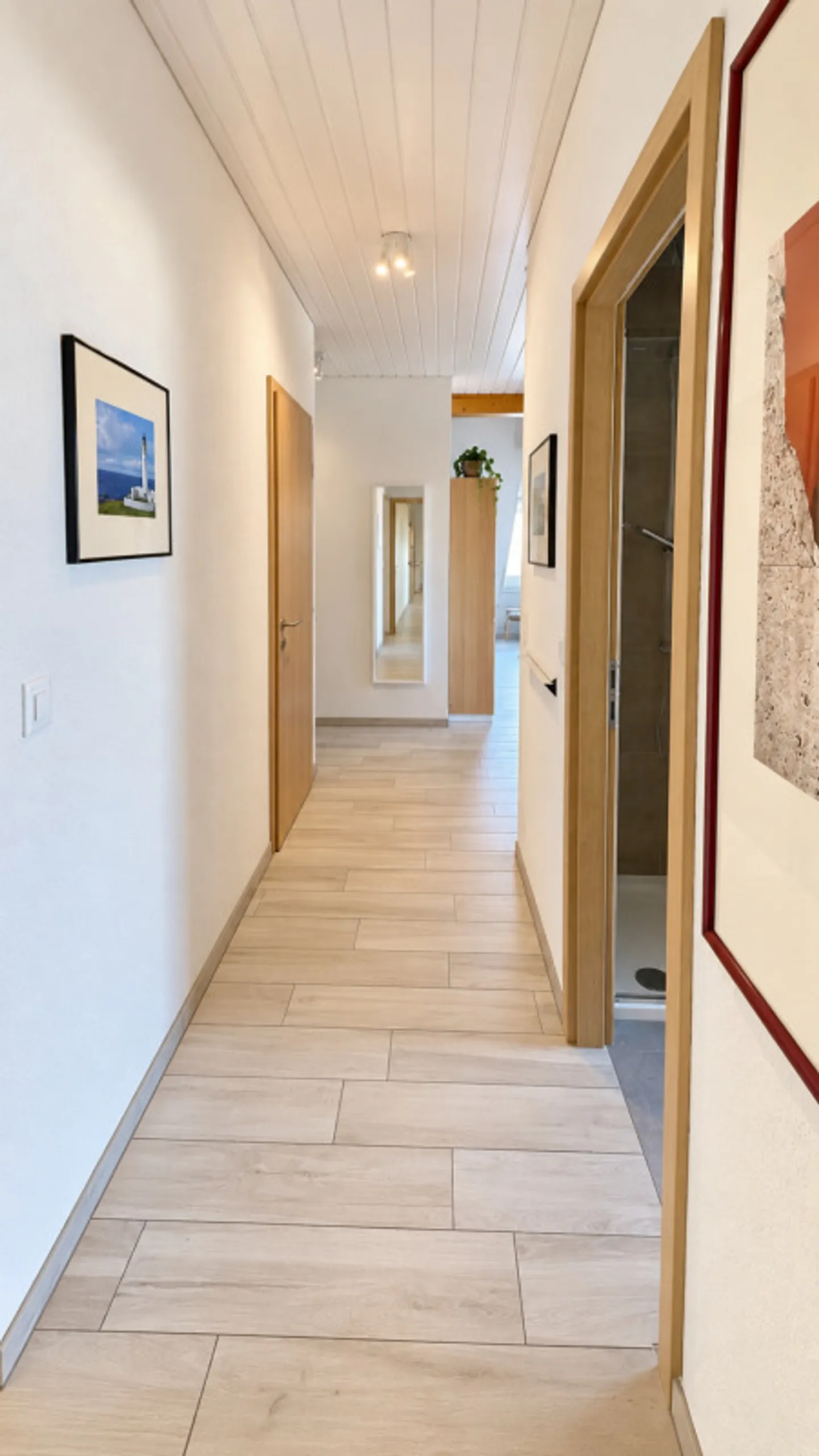 Wunderschöne und geräumige Penthousewohnung mit 4,5 Zimmern im Zentrum von Orbe - Foto 16 von 27