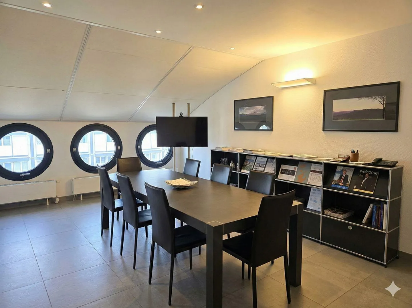 Centro - Salle de bureau pour 4 personnes avec grande salle de réunion - Photo 3 sur 5