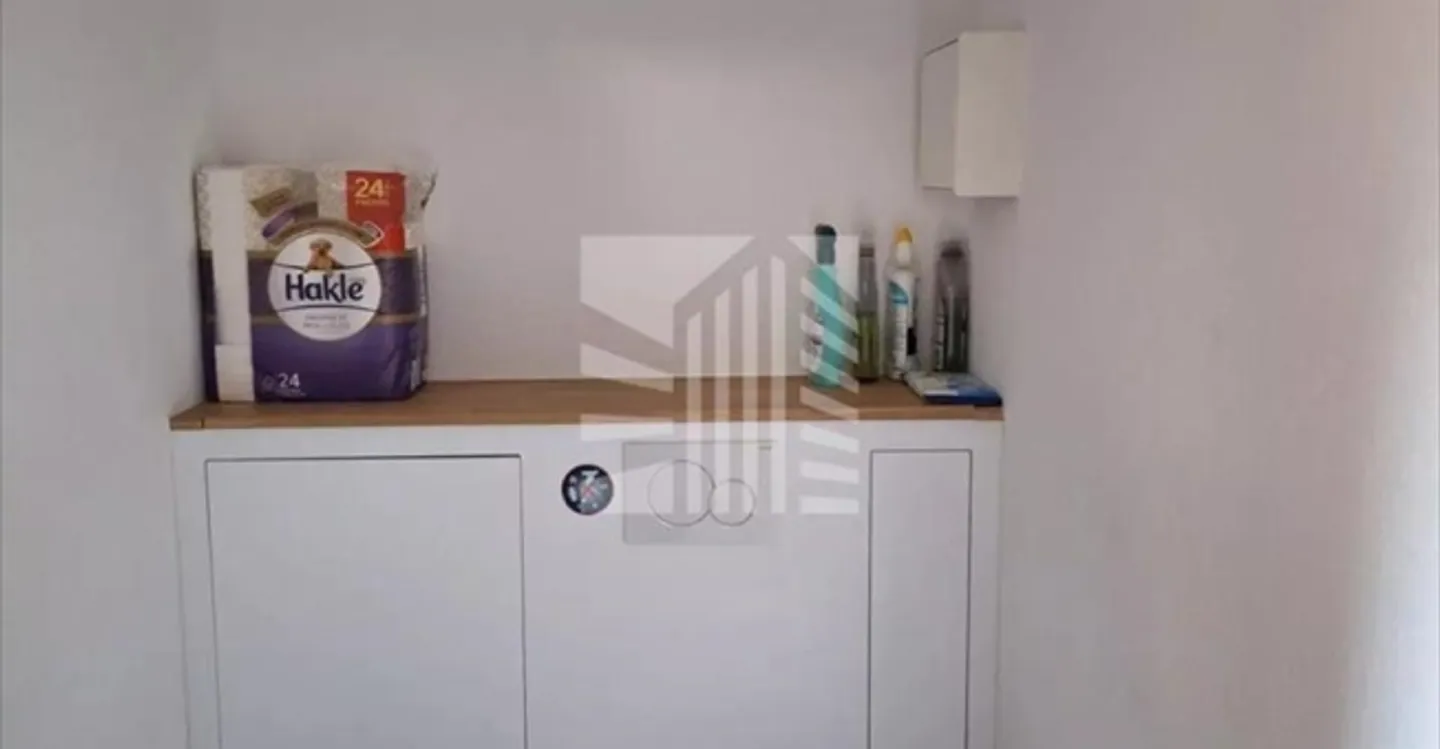 Mixed-use building for rent - Photo 1 of 8