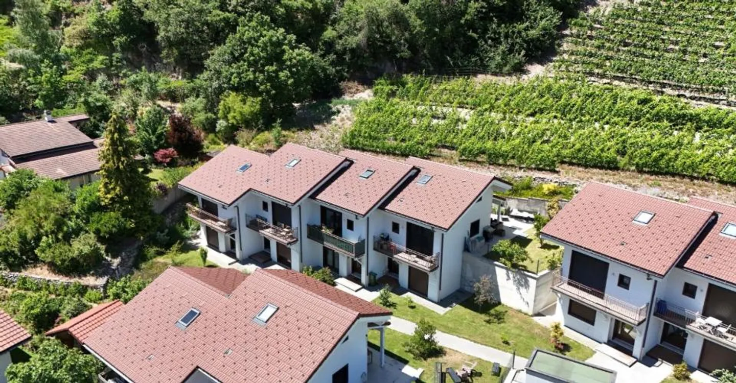 Incantevole villa a schiera 3 locali 1/2 di 110 m2 nel cuore dei vigneti di Saillon - Foto 1 di 12