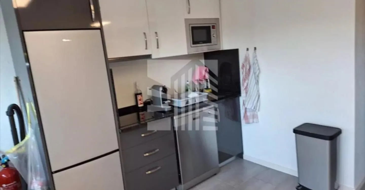 Mixed-use building for rent - Photo 4 of 8