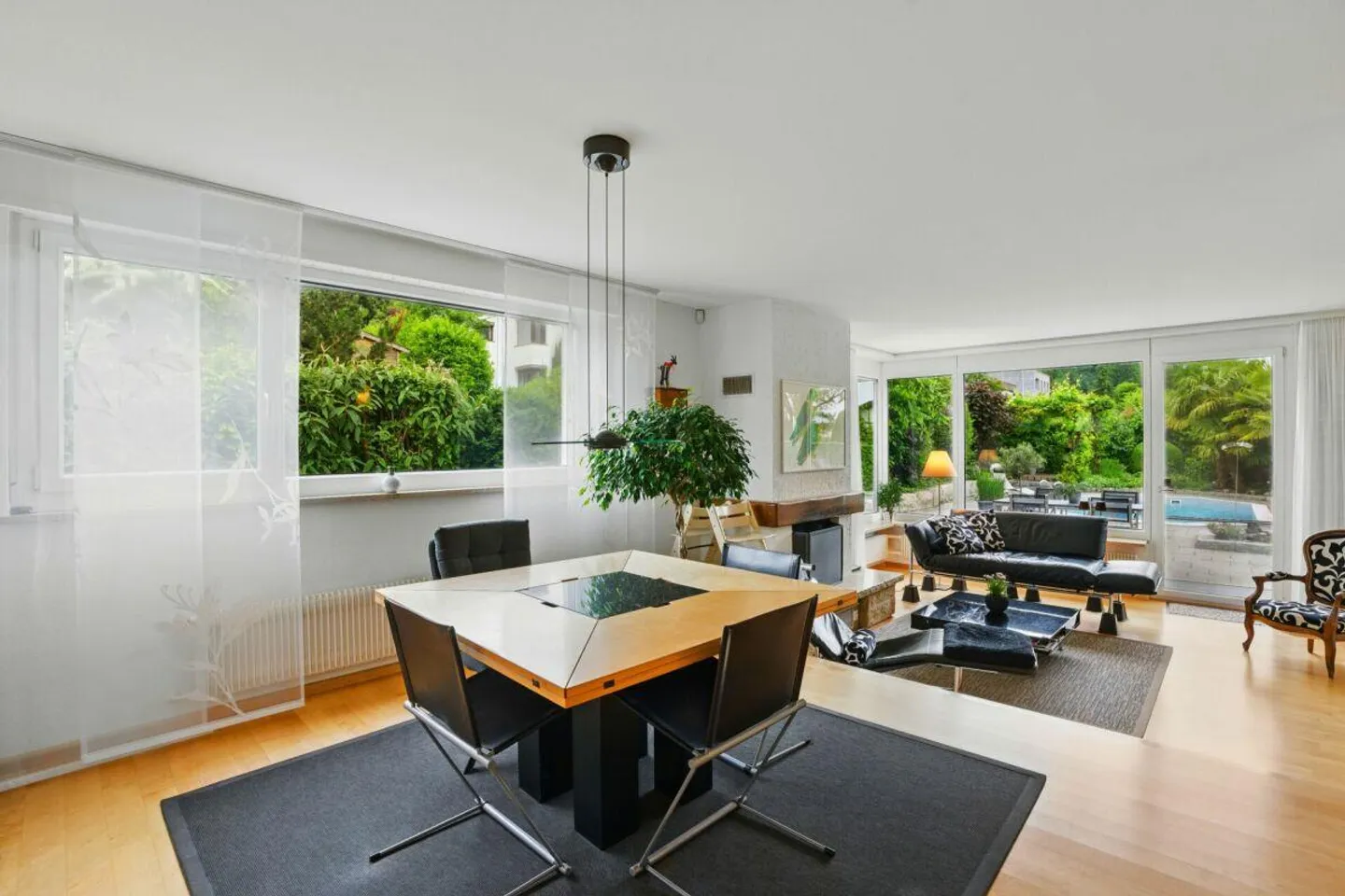 Gepflegtes 5.5 Z' Doppel-EFH mit Pool und Garage - Foto 1 von 13