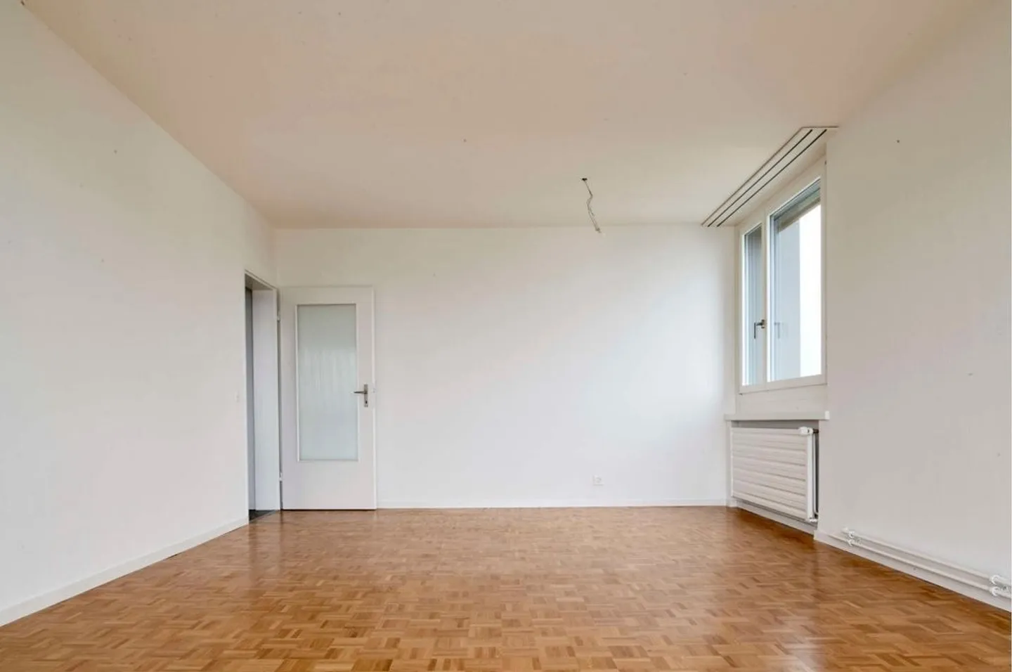 4.5 Room Apartment on the 8th Floor in Beaumont! - Photo 4 of 8