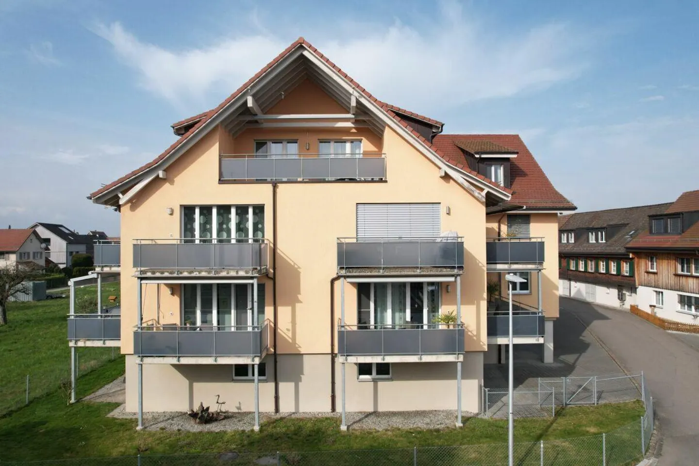 Grosszügige Designwohnung mit zwei Balkonen und stilvollem Wohnambi... - Photo 2 of 16