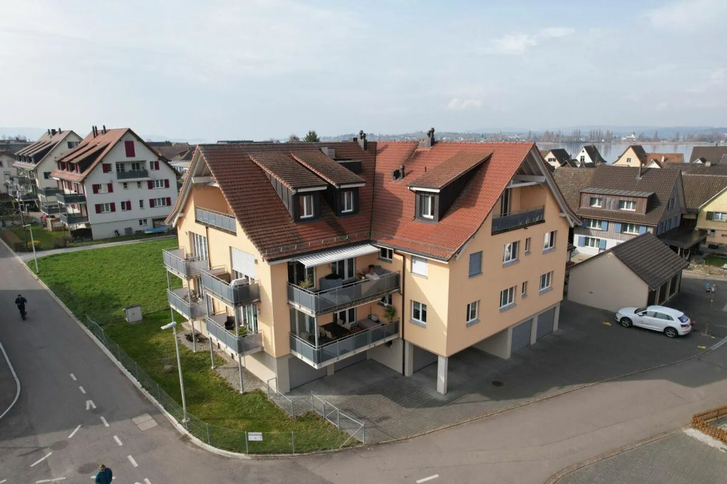 Grosszügige Designwohnung mit zwei Balkonen und stilvollem Wohnambi... - Photo 1 of 16