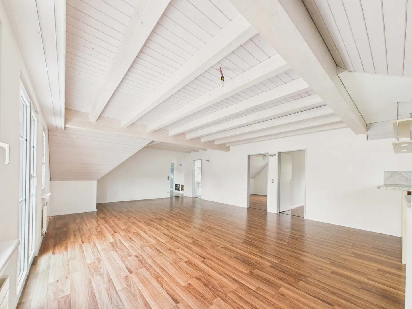 Exclusive 4.5-room apartment in the sought-after region of Mettlen, Canton TG - Photo 2 of 13