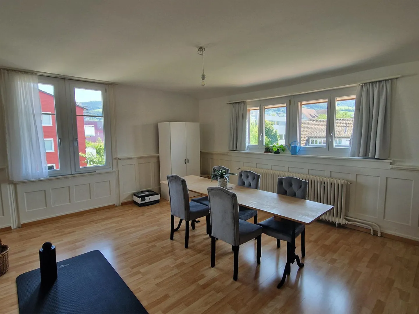 Charming 3.5-room old apartment with high ceilings, large garden, and proximity to the lake - Photo 2 of 19