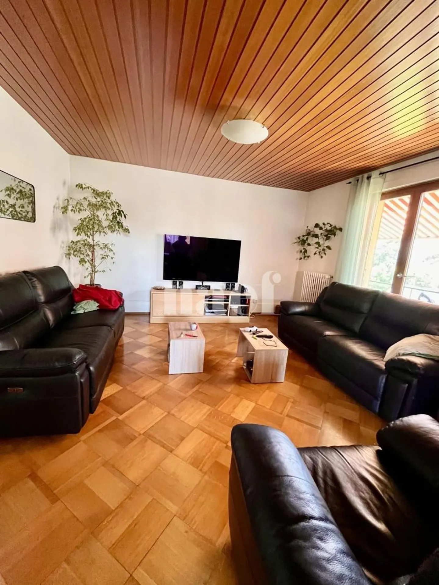 Large 4.5-room apartment ideally located - Photo 4 of 9