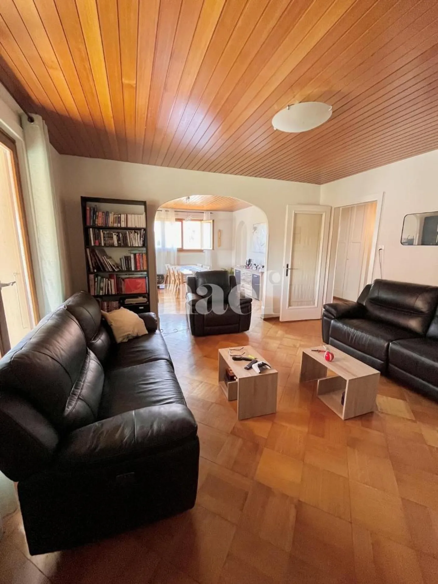 Large 4.5-room apartment ideally located - Photo 5 of 9