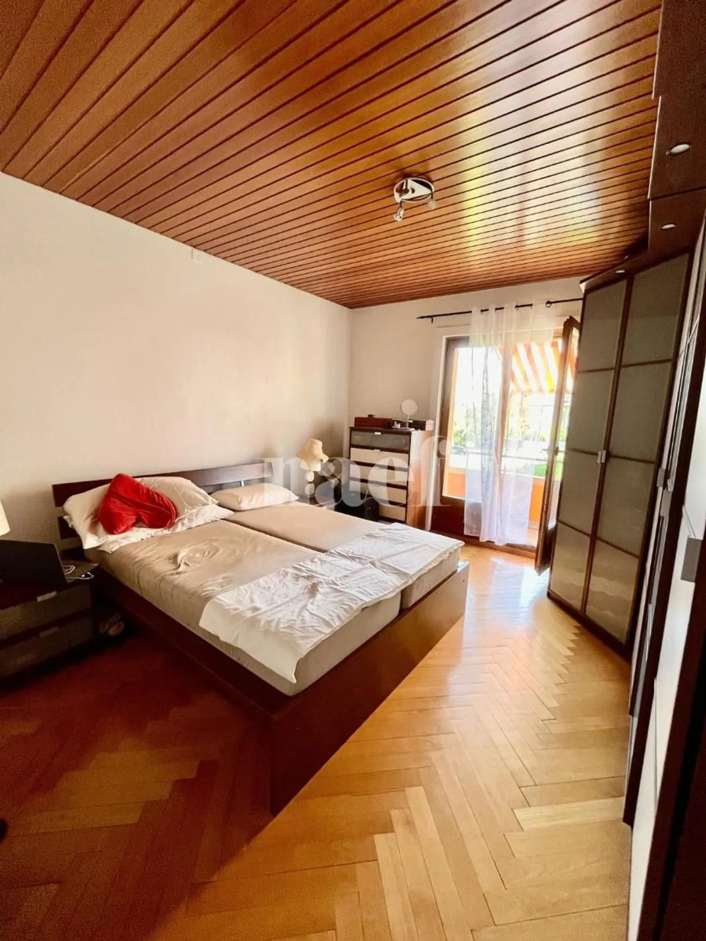 Large 4.5-room apartment ideally located - Photo 6 of 9