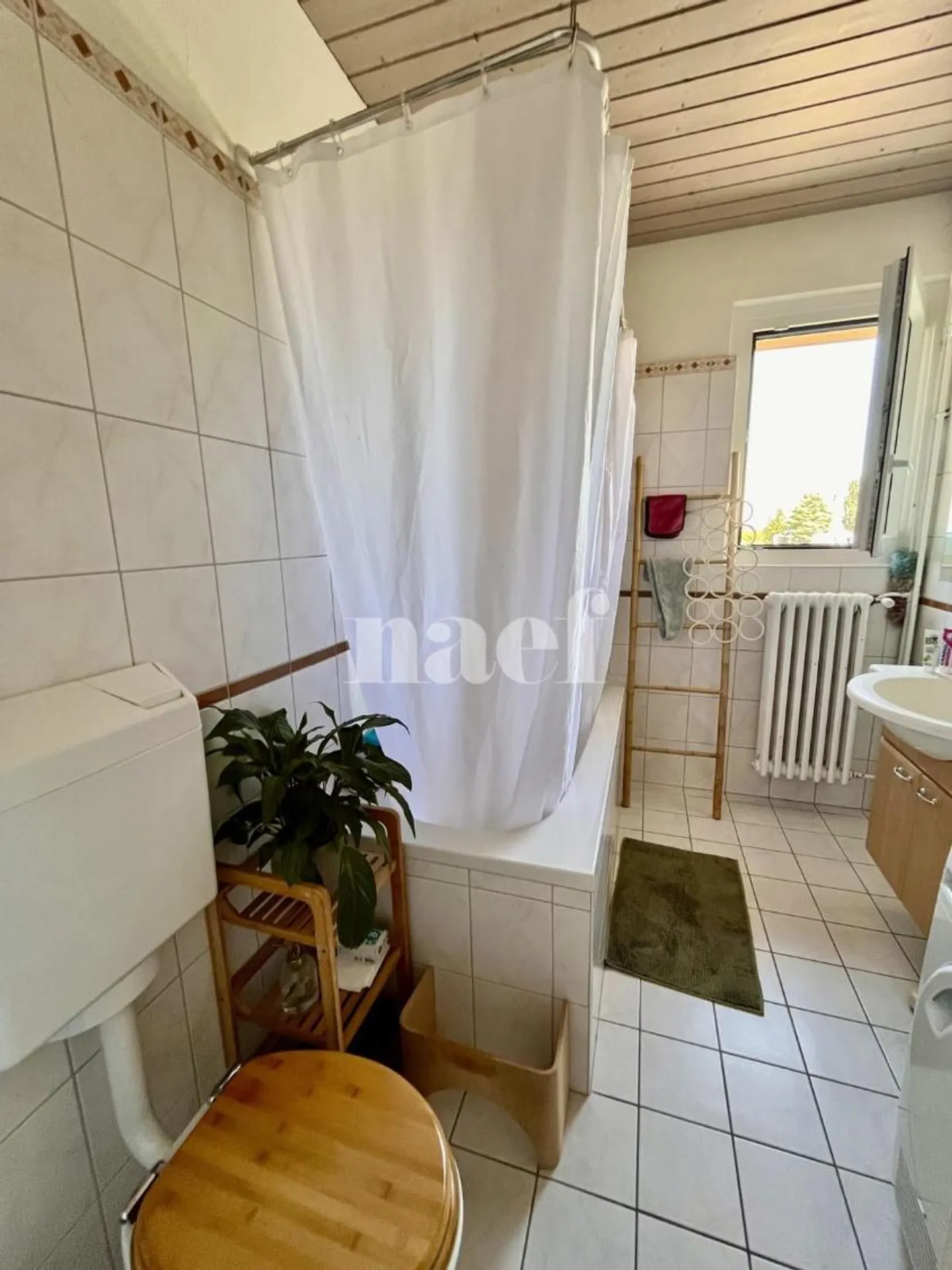 Large 4.5-room apartment ideally located - Photo 9 of 9