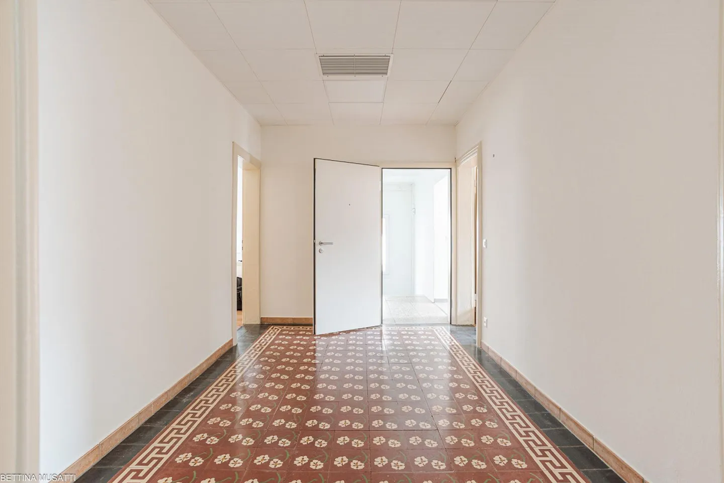 Geräumiges Büro zur Miete im Zentrum von Chiasso - Foto 1 von 5