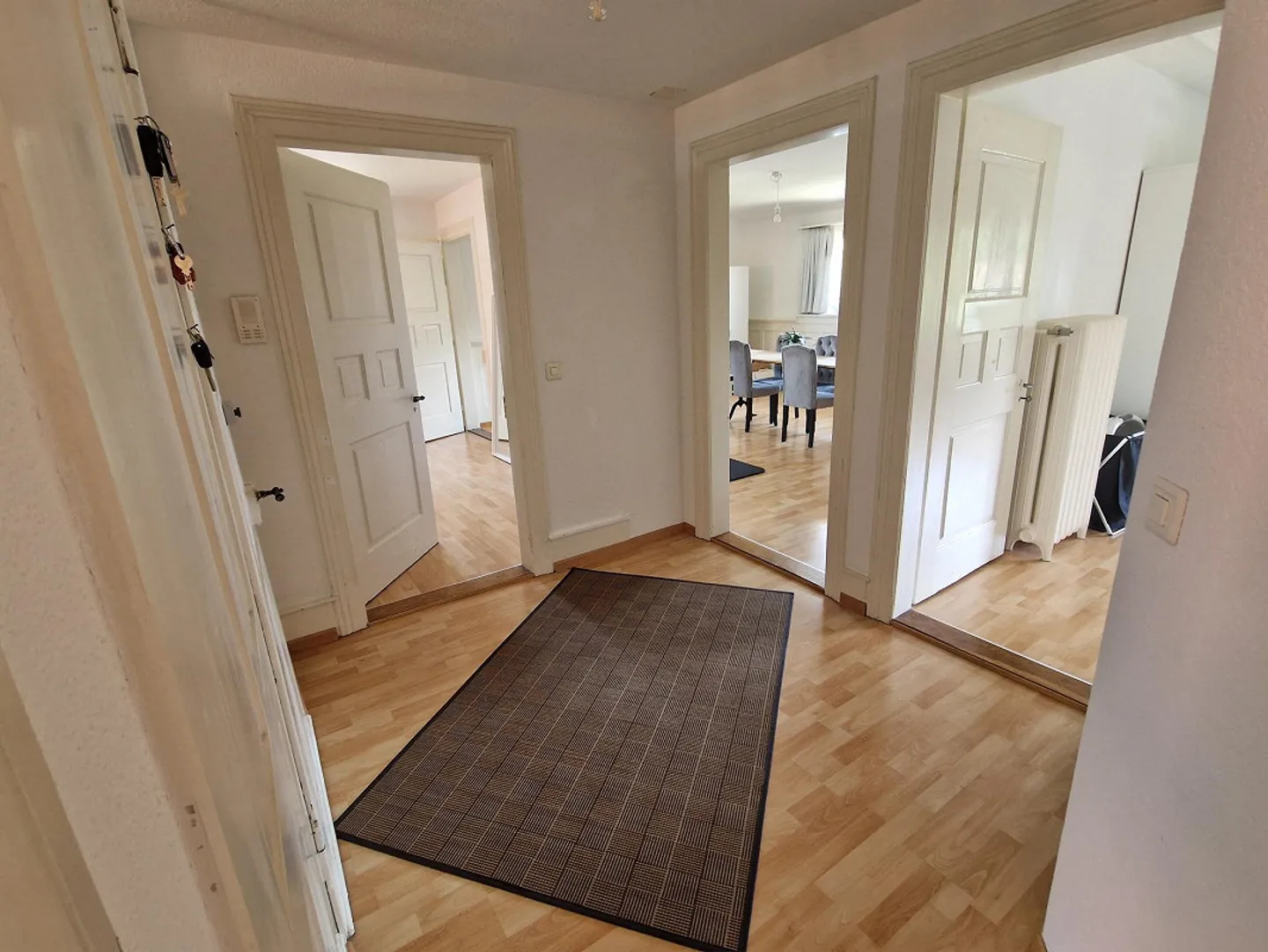 Charming 3.5-room old apartment with high ceilings, large garden, and proximity to the lake - Photo 10 of 19