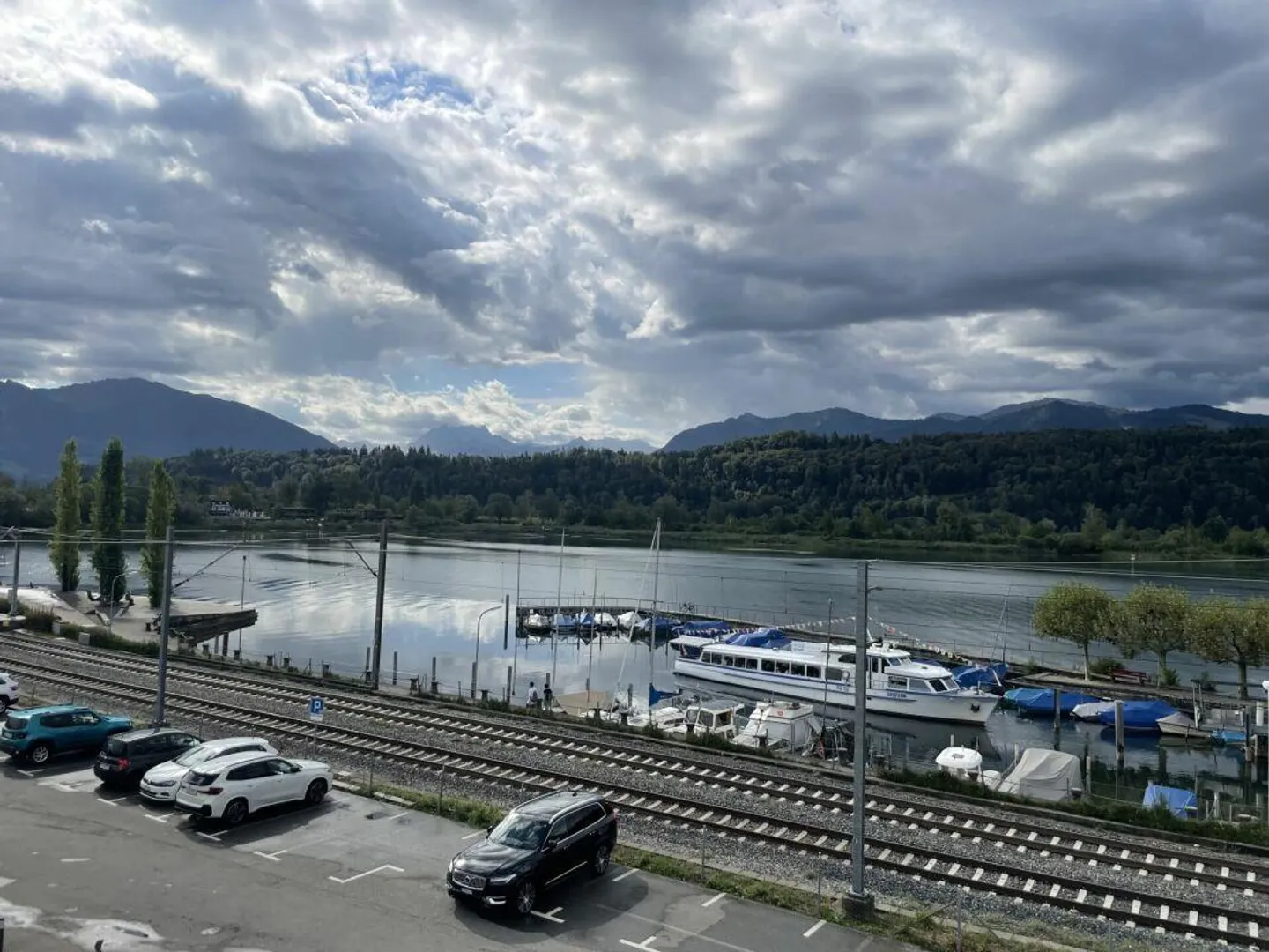 Adorabile appartamento duplex con vista sull'alto lago di Zurigo! - Foto 1 di 11