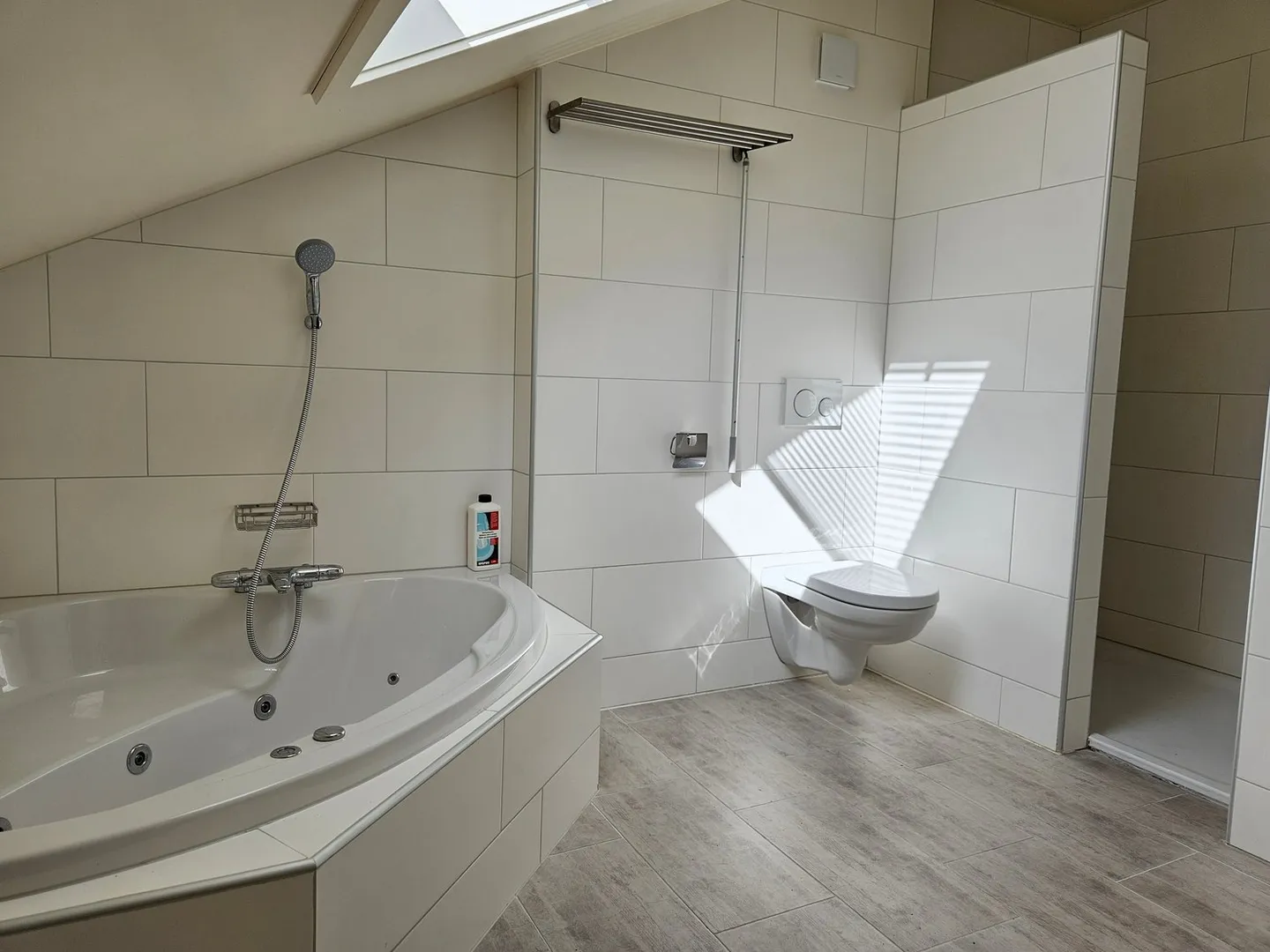 Atypical Apartment with Sunset Terrace - Photo 8 of 10
