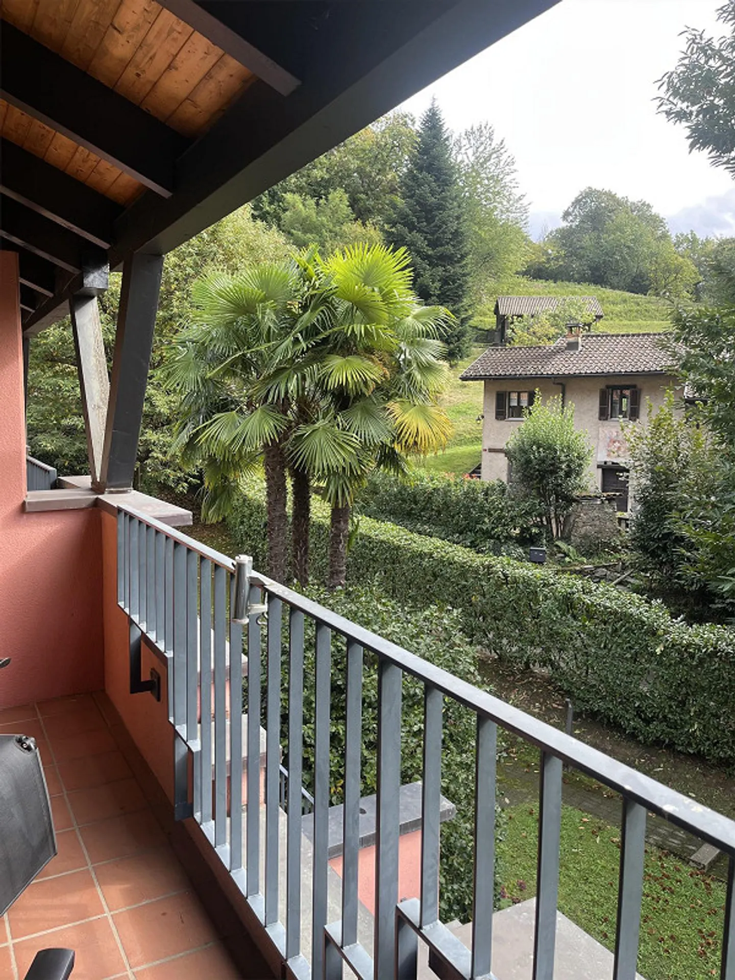 Quiet 2-room gallery apartment near Lugano - with balcony and parking space - Photo 1 of 11