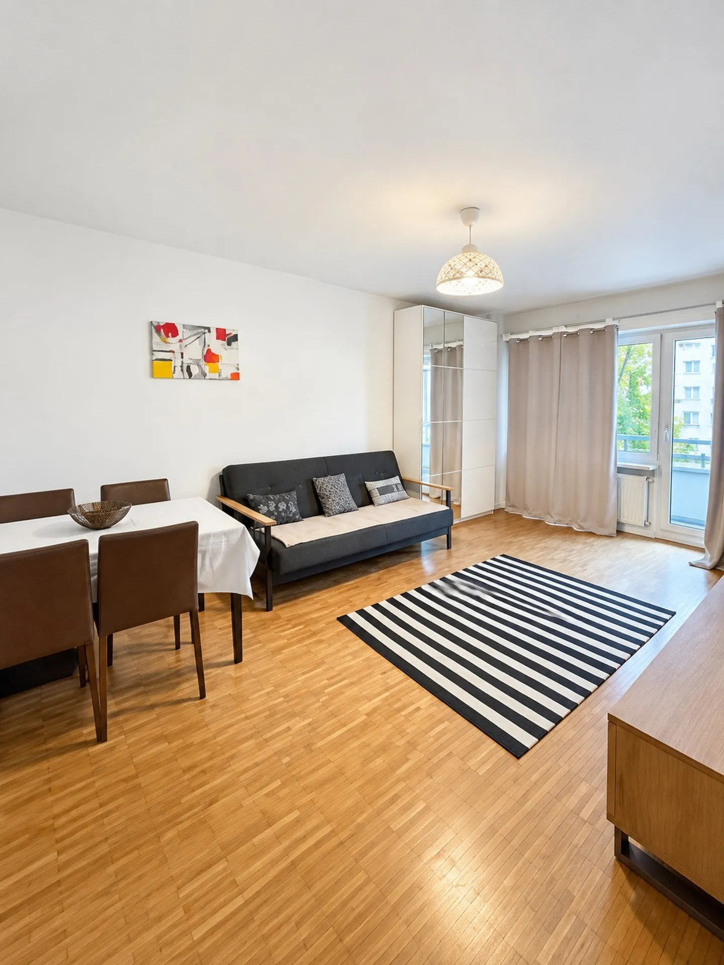 🏡Incantevole appartamento arredato di 2,5 locali con balcone a Zurigo Oerlikon - Foto 1 di 13