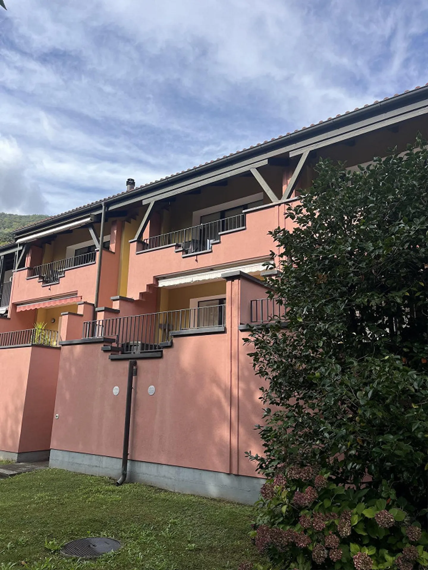 Quiet 2-room gallery apartment near Lugano - with balcony and parking space - Photo 3 of 11