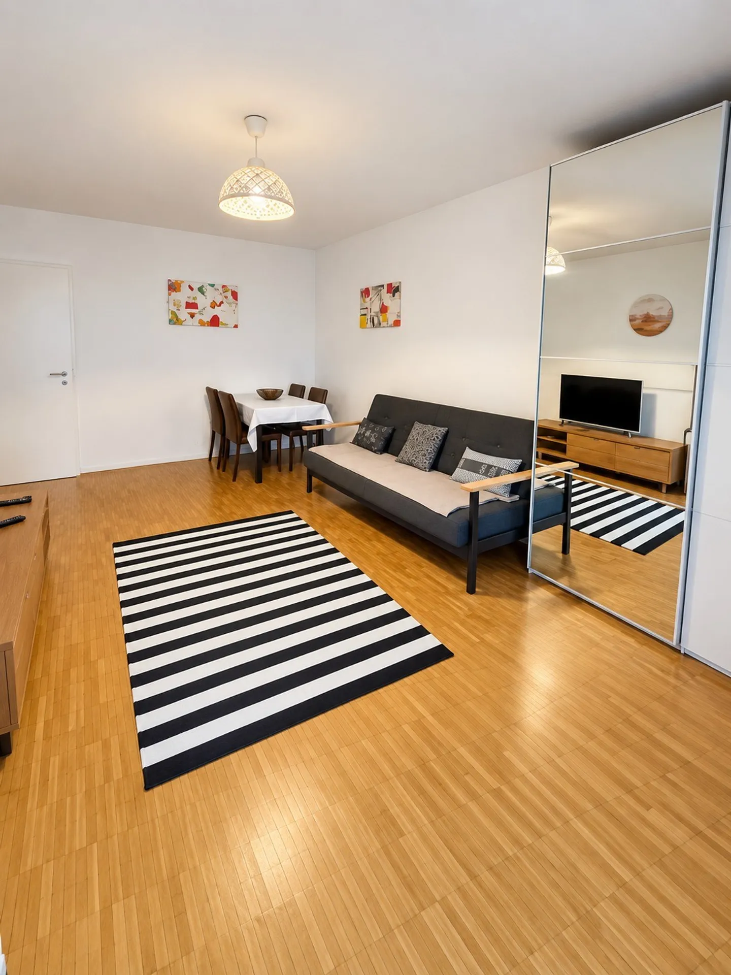 🏡Incantevole appartamento arredato di 2,5 locali con balcone a Zurigo Oerlikon - Foto 2 di 13