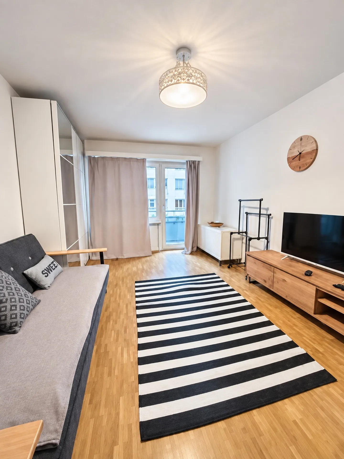 🏡Incantevole appartamento arredato di 2,5 locali con balcone a Zurigo Oerlikon - Foto 3 di 13