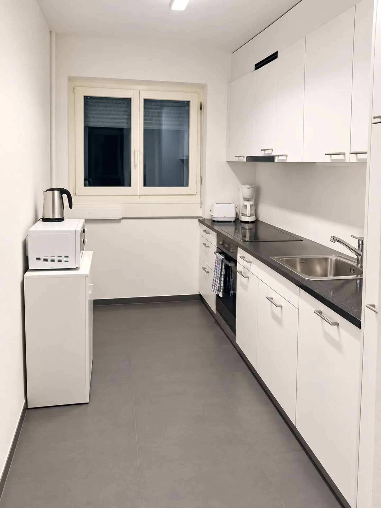 🏡Incantevole appartamento arredato di 2,5 locali con balcone a Zurigo Oerlikon - Foto 9 di 13