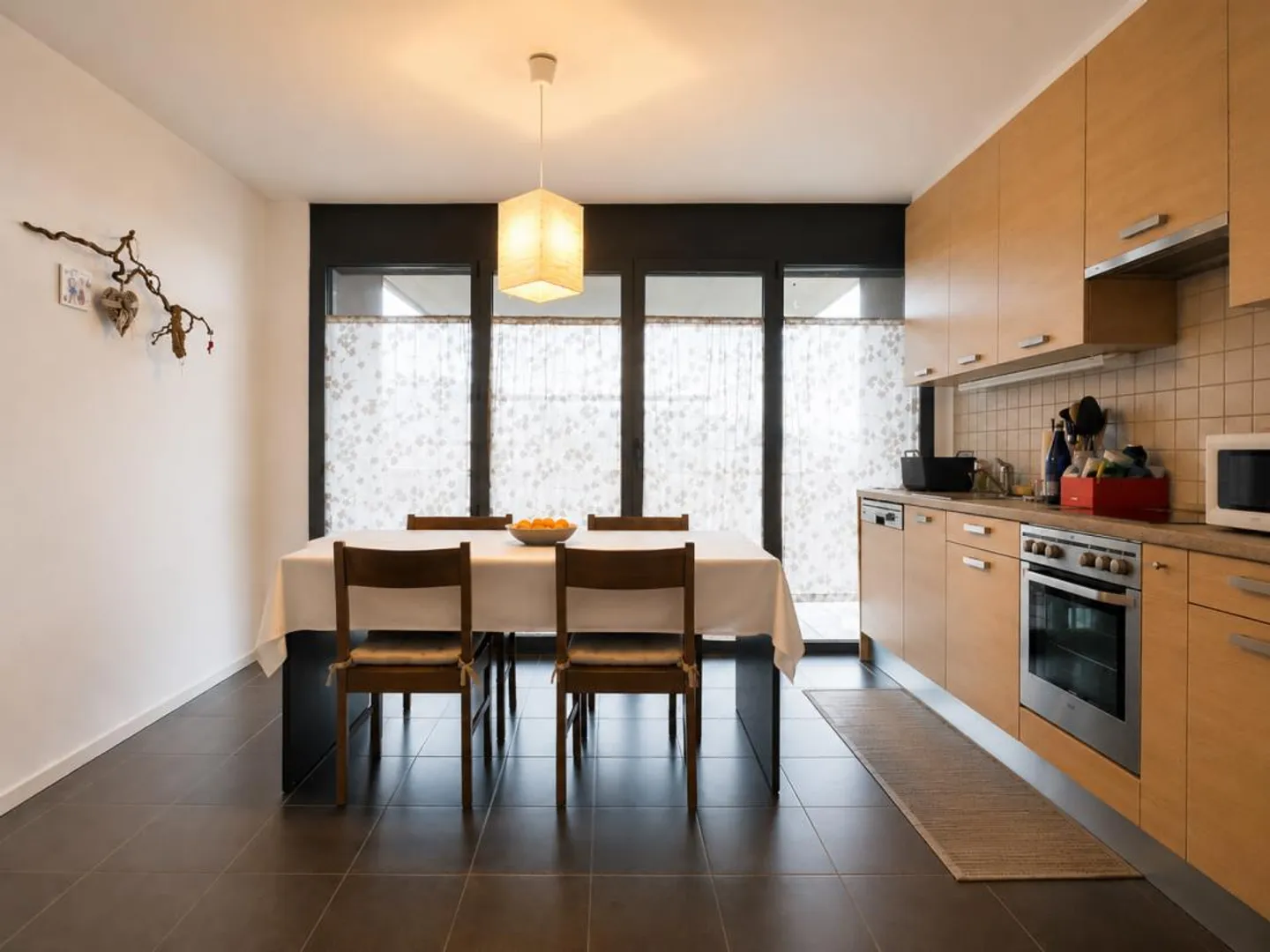 Appartamento luminoso e moderno di 3,5 locali - Foto 3 di 8