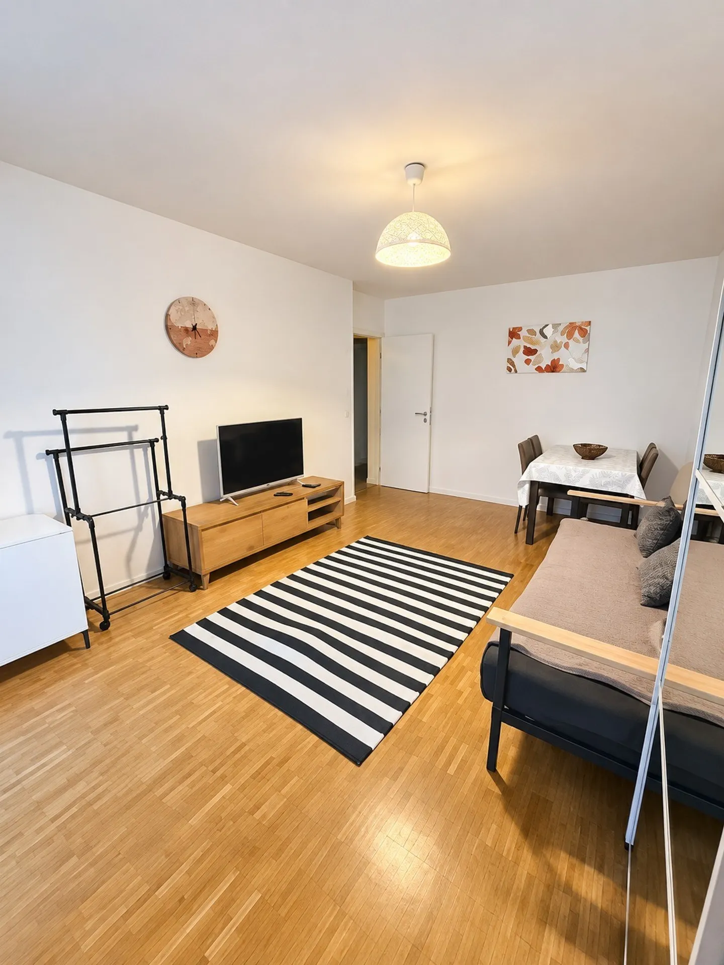 🏡Incantevole appartamento arredato di 2,5 locali con balcone a Zurigo Oerlikon - Foto 4 di 13