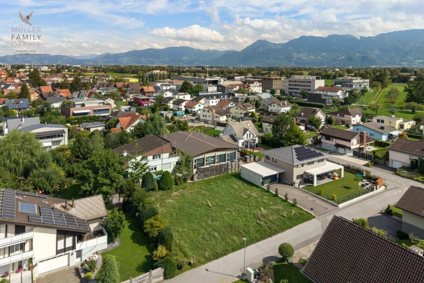 Terrain constructible attrayant de 700 m2 dans un quartier résidentiel calme - Photo 5 sur 13