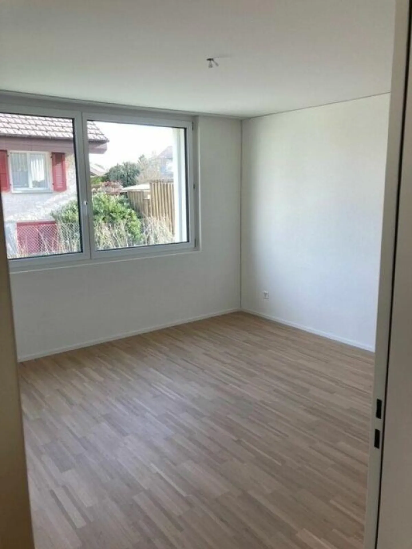 Attractive 2.5 room apartment on the ground floor for rent - Photo 3 of 8
