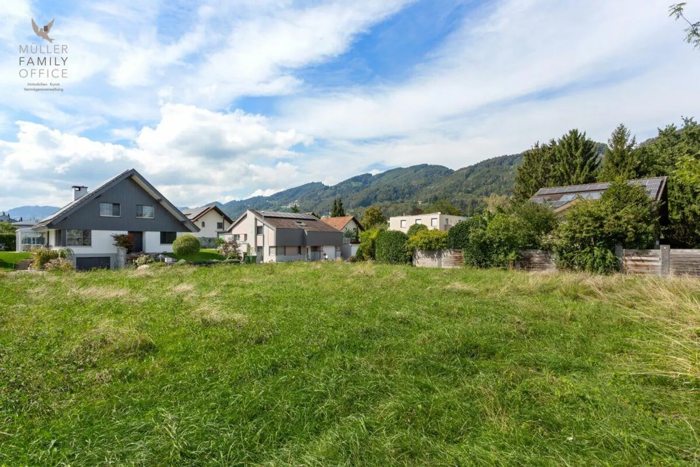 Terrain constructible attrayant de 700 m2 dans un quartier résidentiel calme - Photo 13 sur 13
