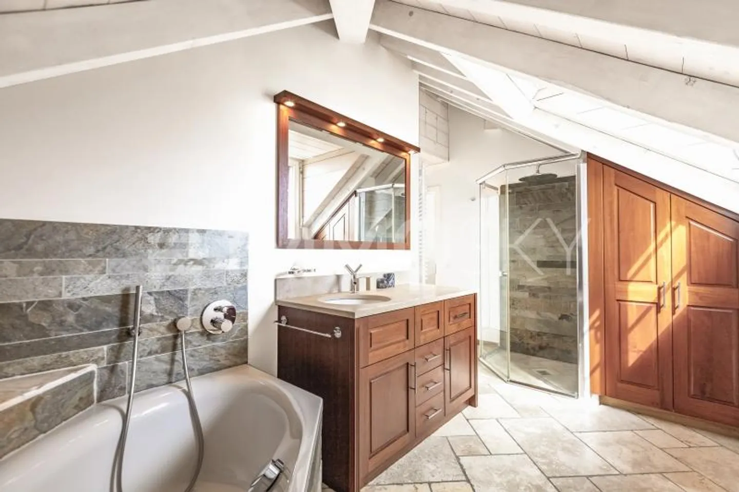 Casa eccezionale di 12 stanze nel cuore di Mont-sur-Rolle - Foto 7 di 9