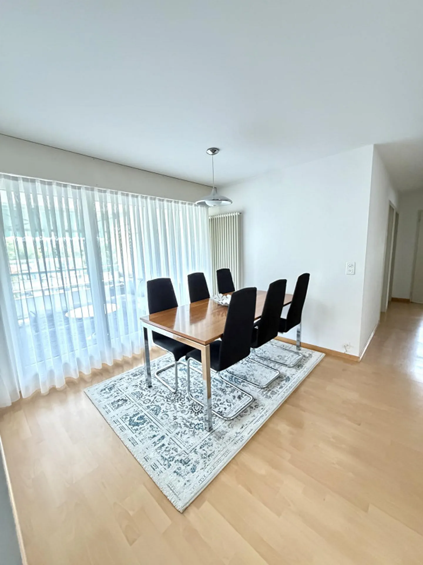 Space for the whole family - Photo 3 of 11