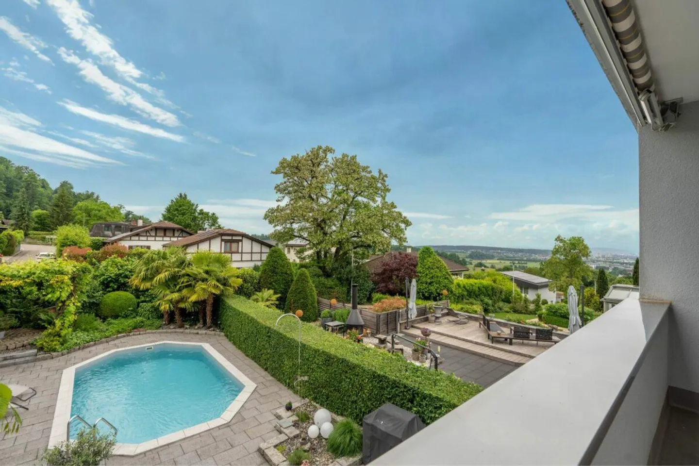 Gepflegtes 5.5 Z' Doppel-EFH mit Pool und Garage - Foto 8 von 13