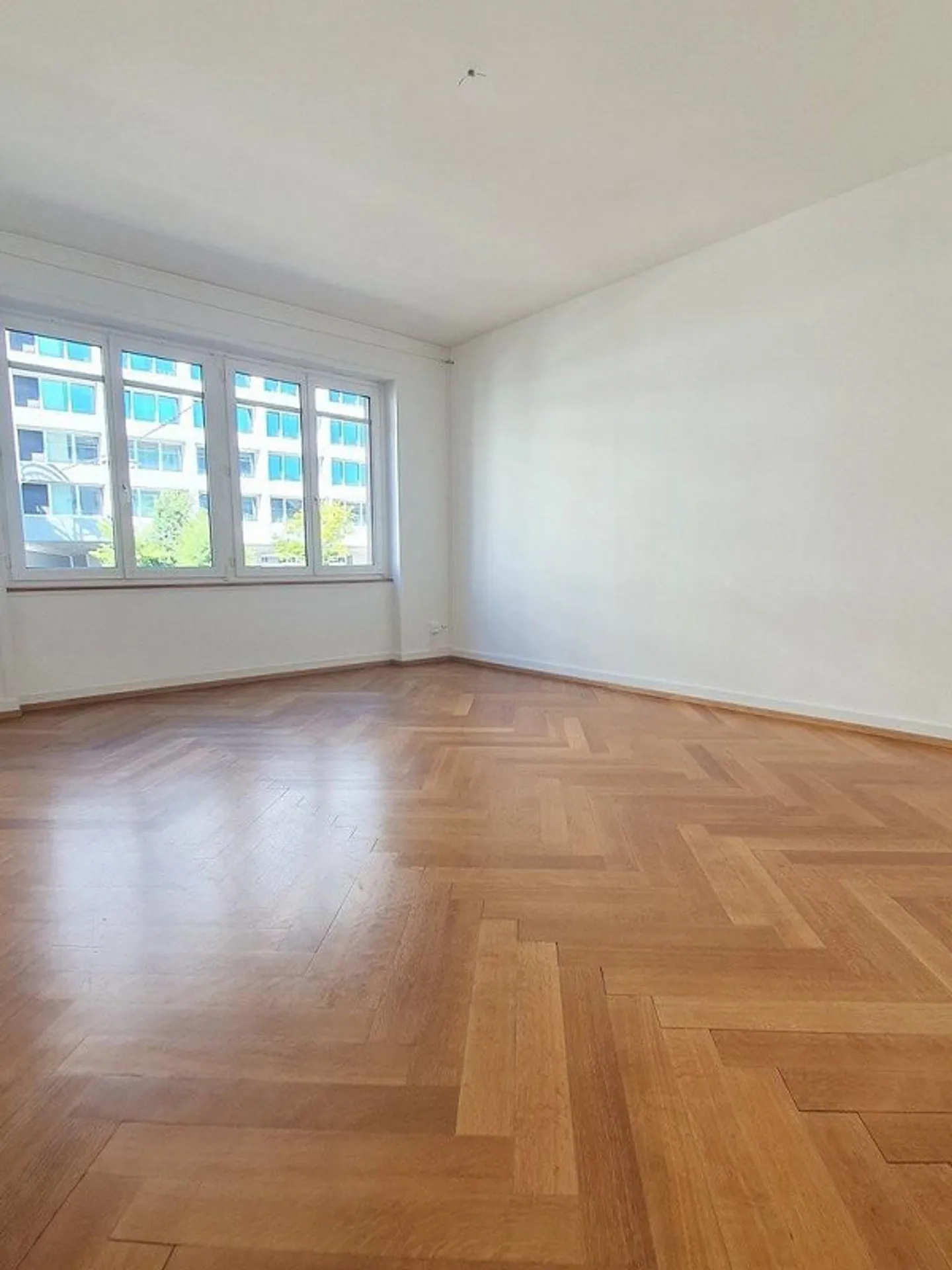 Helle Wohnung mit moderner Küche und ruhigem Balkon - Foto 2 von 10